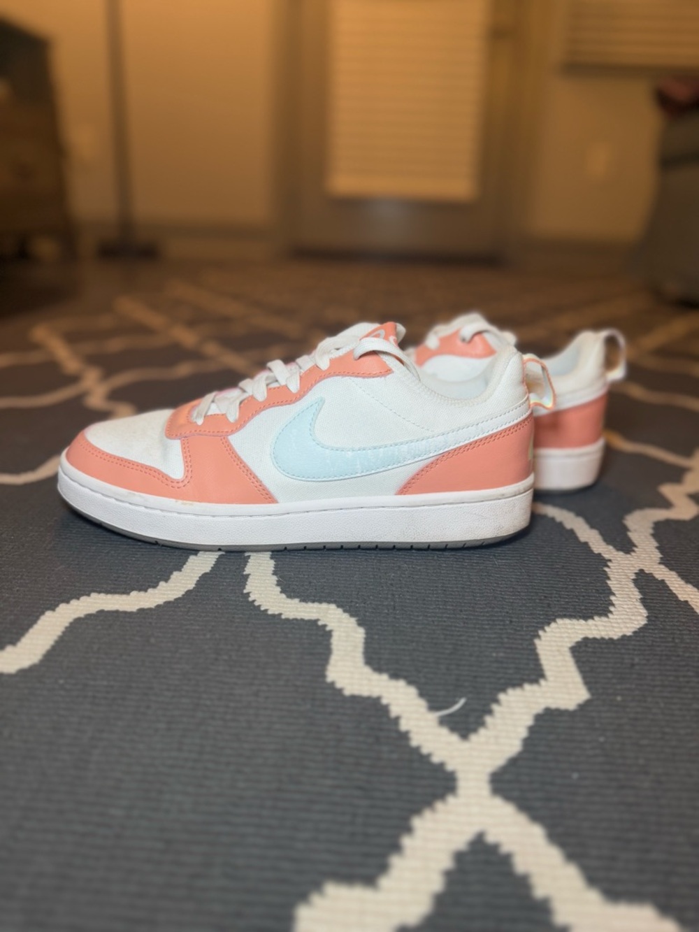 Nike Low-Top Sneakers in White and Pink